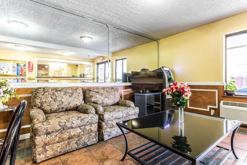 Econo Lodge Decatur Luaran gambar