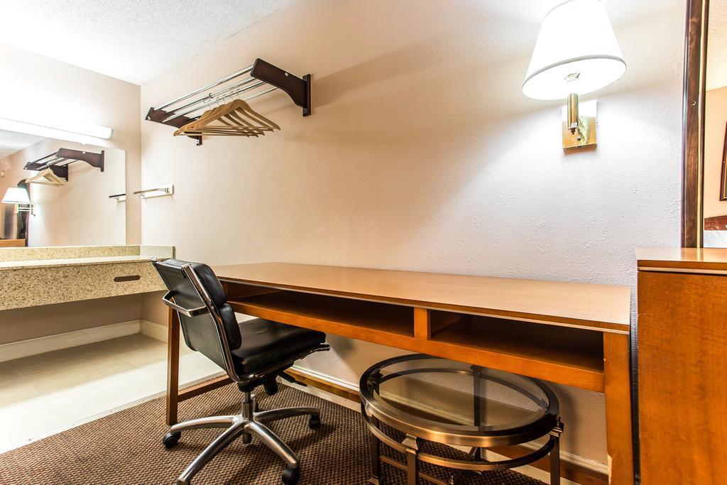 Econo Lodge Decatur Luaran gambar